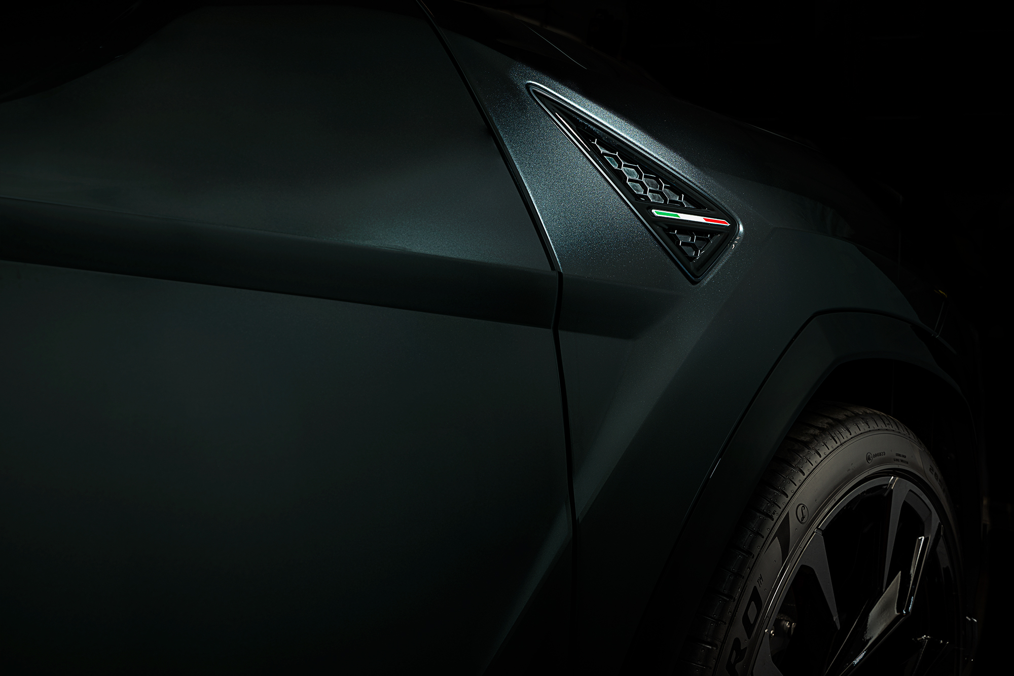 Urus Detailing & Protective Film Refine Automotive Salon